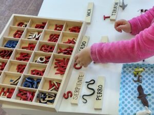 Ambiente preparado - materiales manipulativos en Mayrit